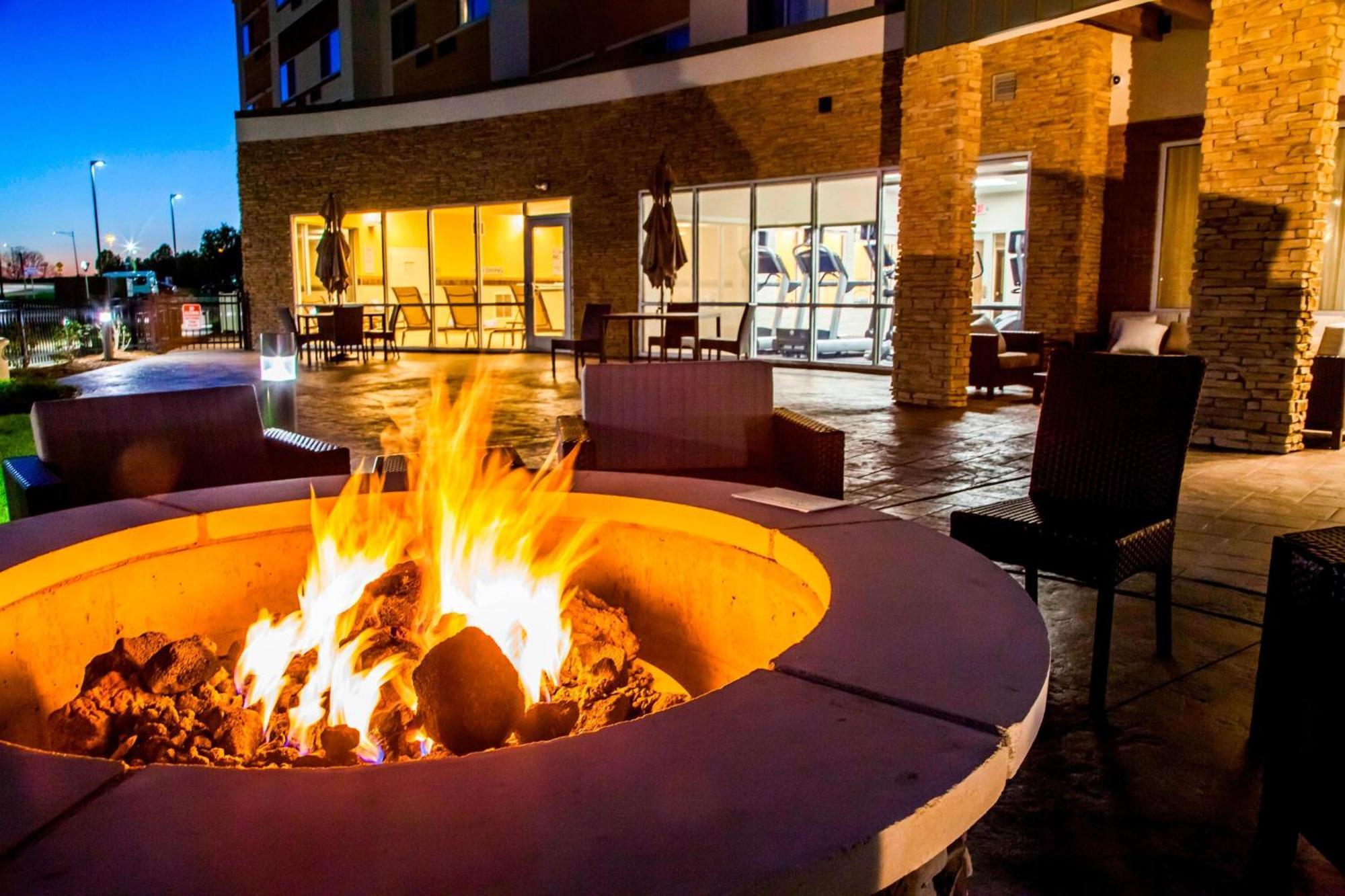 Courtyard By Marriott St. Louis St. Peters Hotel Saint Peters Exterior foto