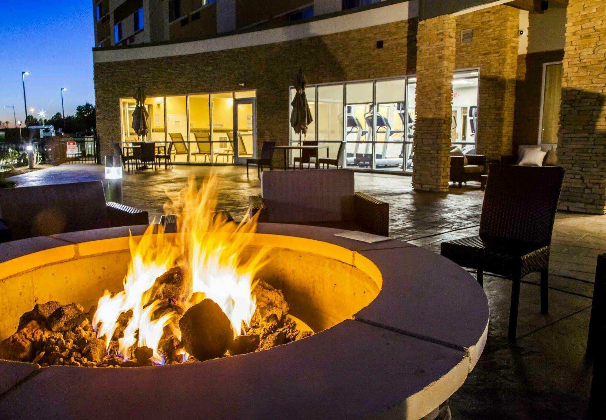 Courtyard By Marriott St. Louis St. Peters Hotel Saint Peters Exterior foto